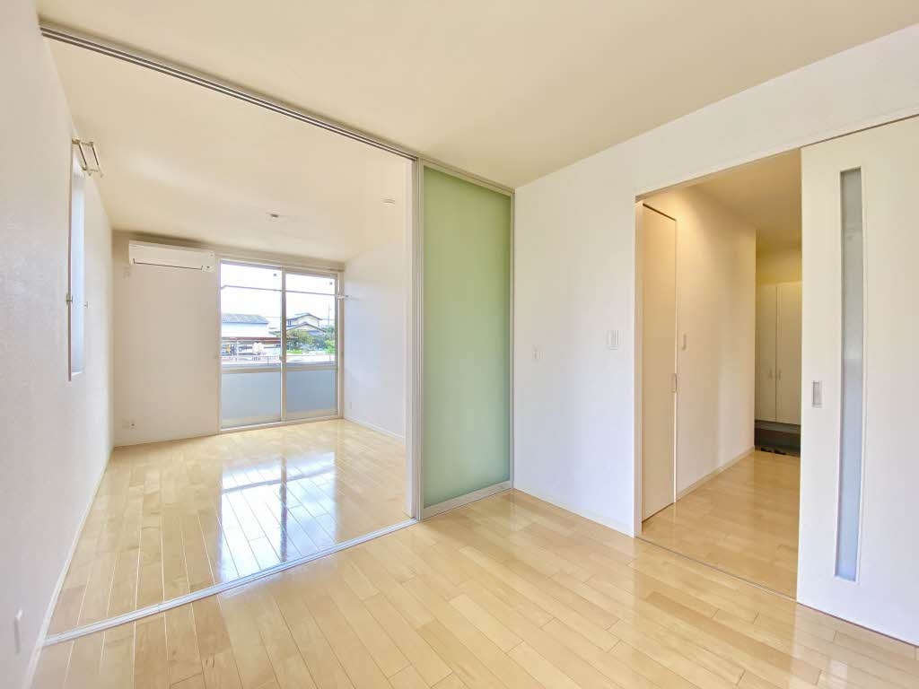 居室・リビング　床暖房付き♪