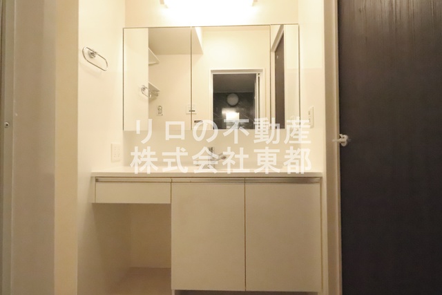 洗面設備　ヘアセット・メイクにも便利な洗髪洗面化粧台タイプ♪