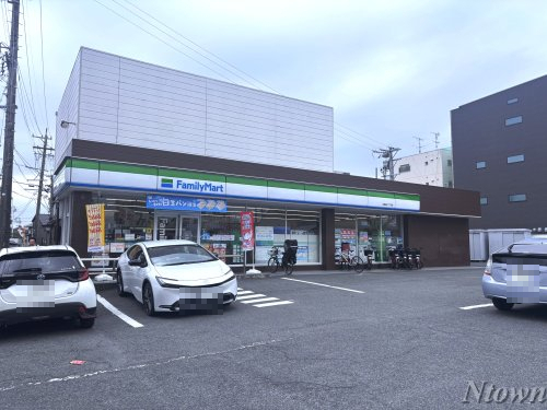 コンビニ　ファミリーマート太閤通8丁目店（コンビニ）まで300m