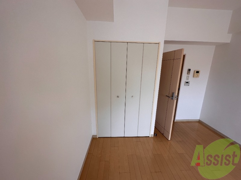 収納　収納はこちらのクローゼットをお使いください。