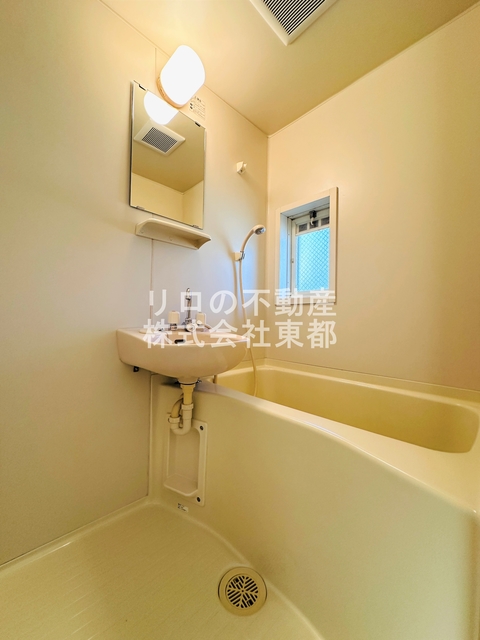 バス・シャワールーム　使いやすい☆洗面ボールと一体型のバスルームです♪