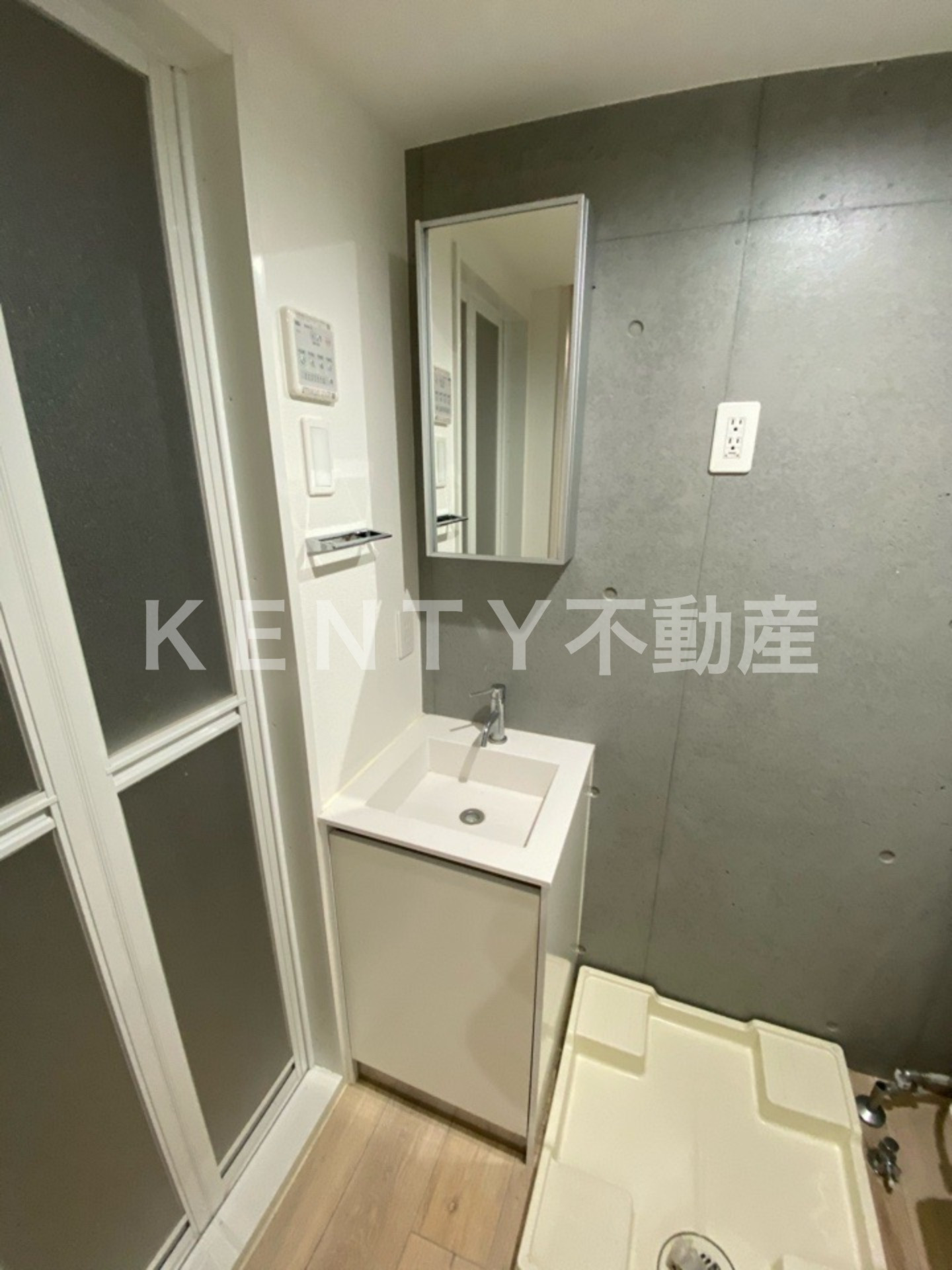 洗面設備　スペースが確保できる洗面所です