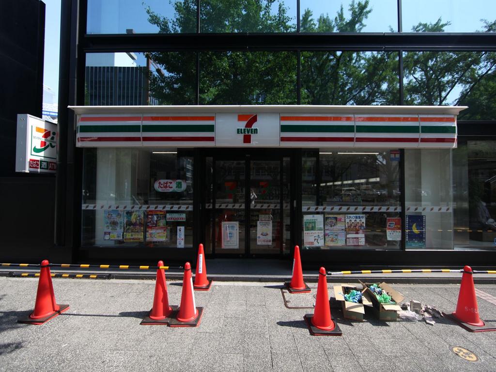 コンビニ　セブンイレブン 名古屋桜通錦１丁目店（コンビニ）まで274m