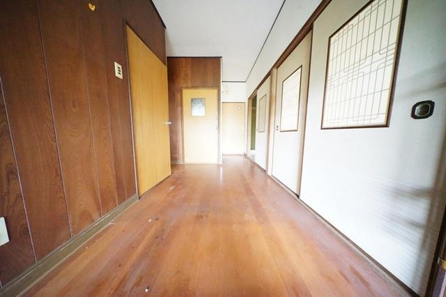 その他部屋・スペース　照明なしでも昼間は十分な明るさ