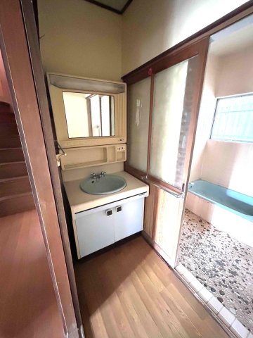 洗面設備　洗面台は独立していて使いやすいです