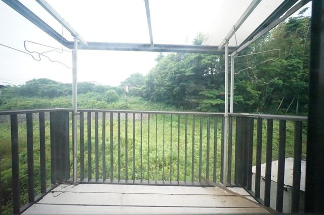 バルコニー　2階からの眺めも日当たりも良好