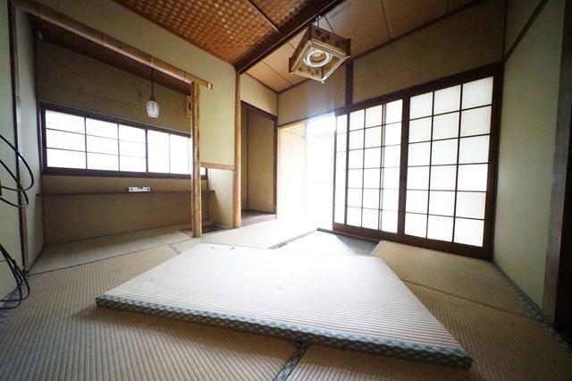 その他設備　和室には照明も設置