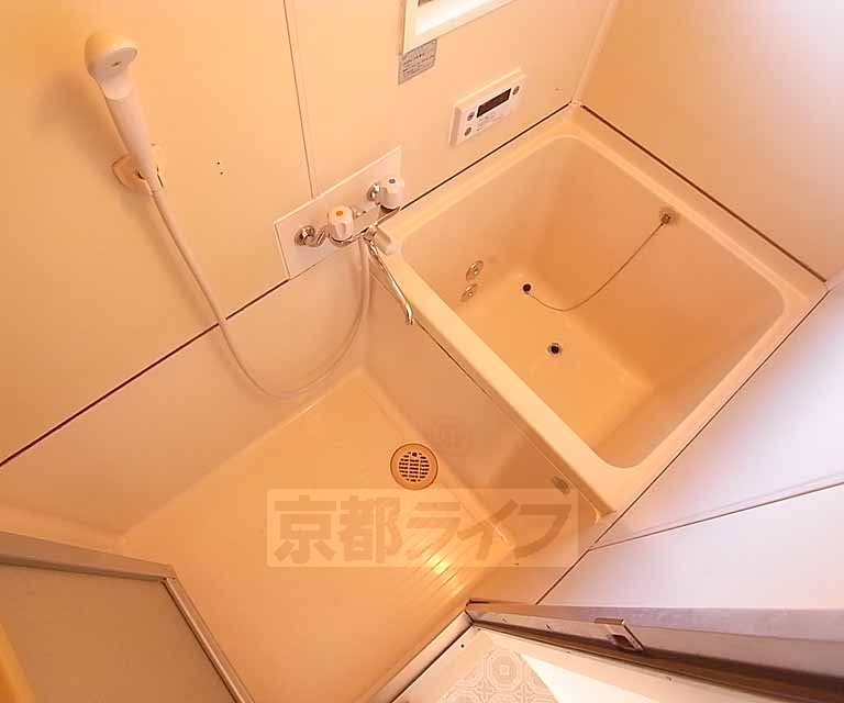 バス・シャワールーム　きれいな浴室です。