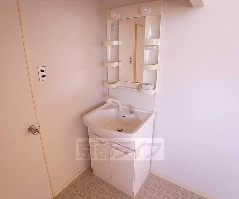 その他設備　独立洗面台です。