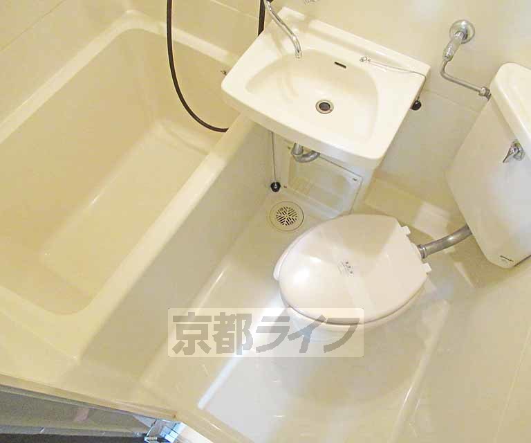 バス・シャワールーム　シャワーでお掃除楽々です