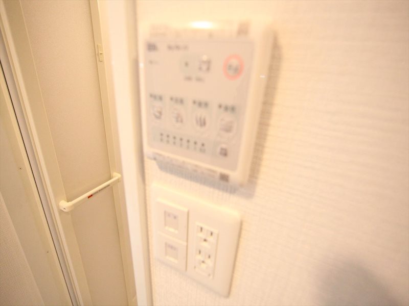 その他設備　浴室暖房乾燥機付き
