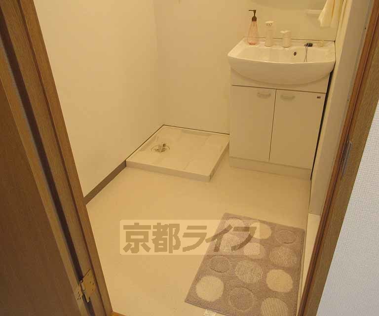 洗面設備　脱衣所も広々しています。