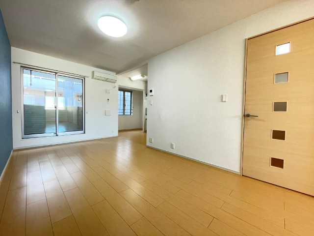 居室・リビング　広く見えるリビングです