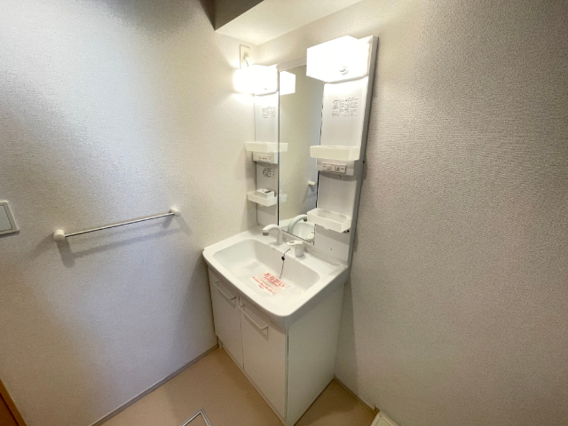 洗面設備　清潔感のある洗面です