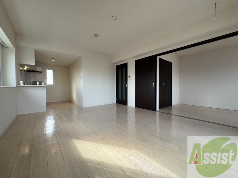 居室・リビング　広くてきれいなリビングです！快適に過ごせそうですね。