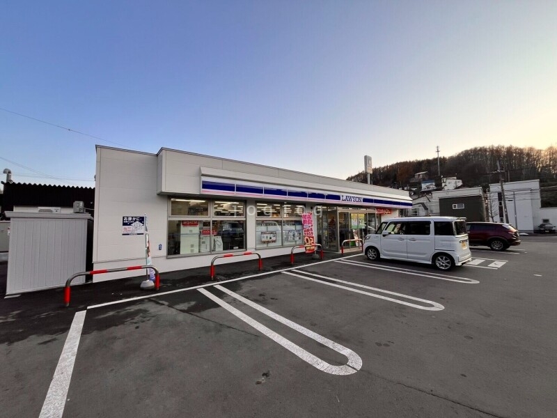 コンビニ　ローソン小樽オタモイ1丁目店（コンビニ）まで1000m