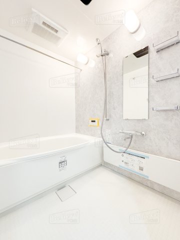 バス・シャワールーム　追い焚き機能付きのお風呂です♪