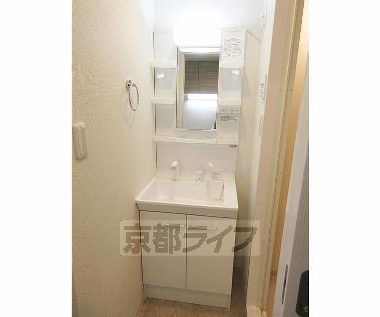 洗面設備　勿論独立洗面台です