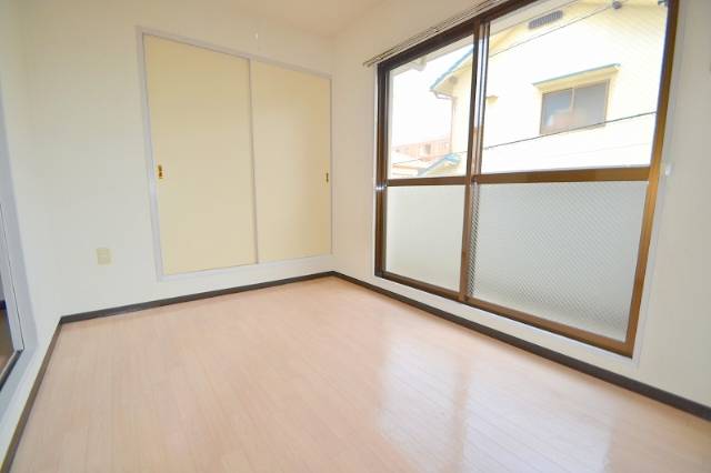 居室・リビング　きれいな室内　南向き