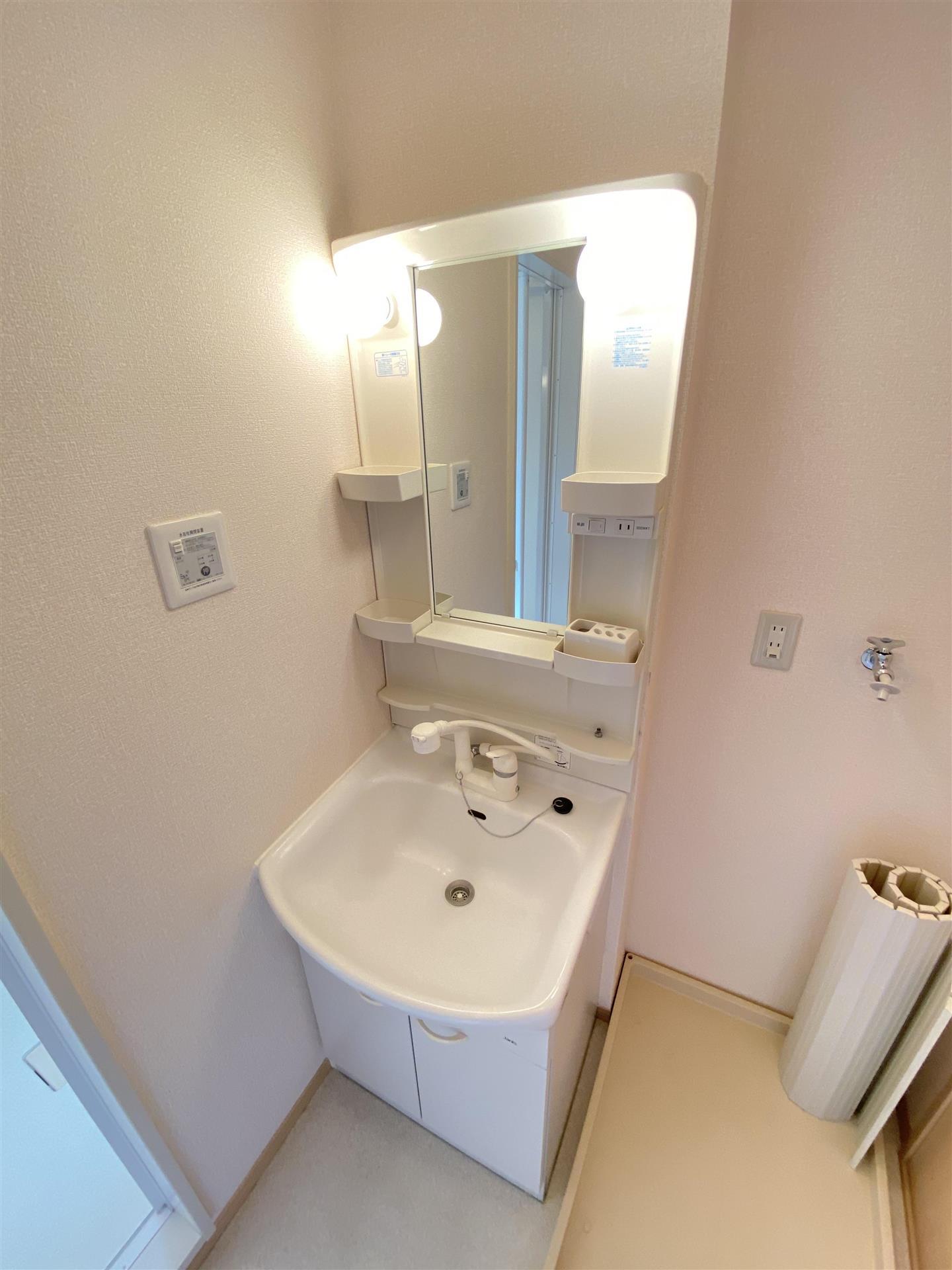 洗面設備　洗髪洗面化粧台