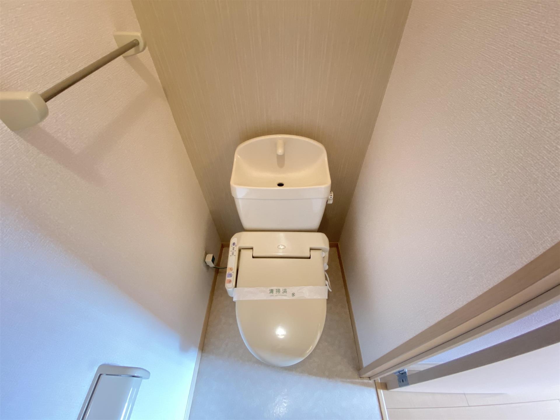 トイレ　温水洗浄暖房便座付トイレ