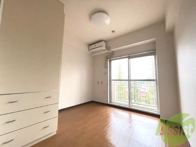 居室・リビング　明るいお部屋で毎日気分よく過ごせそうです。