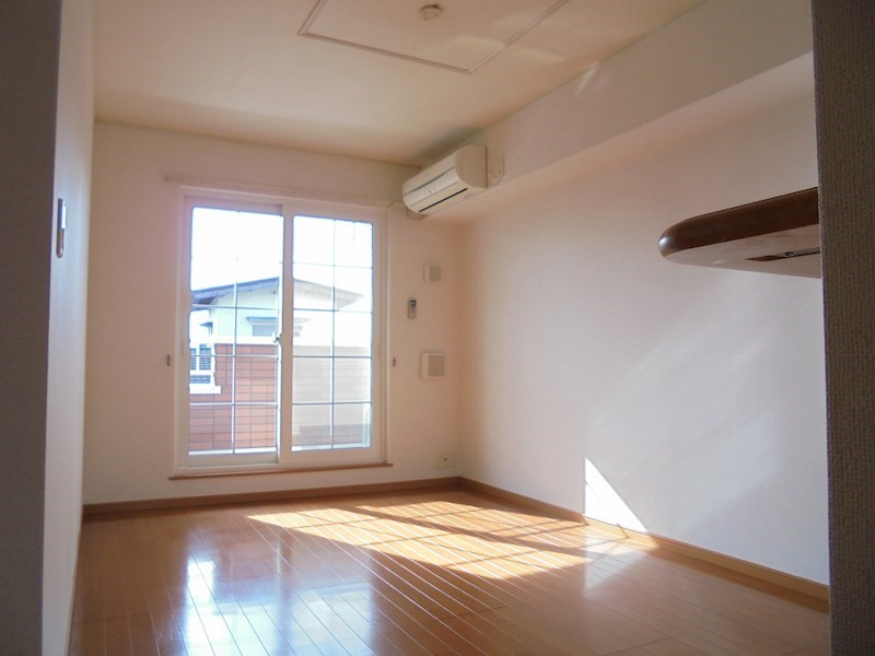 居室・リビング　写真は202号室です（参考）