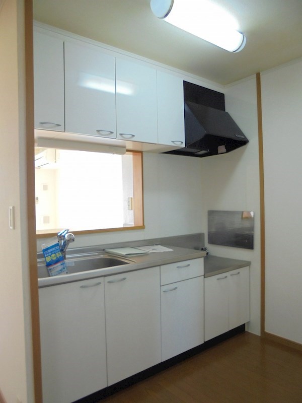 キッチン　写真は202号室です（参考）