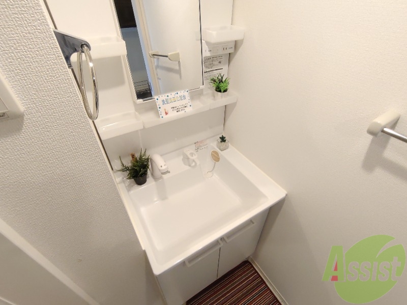 洗面設備　洗面台は独立しています。朝の身支度はこちらでどうぞ～