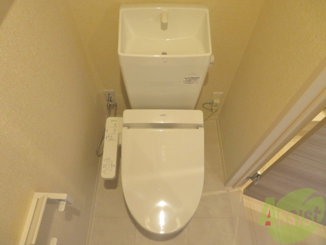 トイレ　トイレはこちらウォシュレット付きでうれしいですね