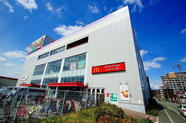 飲食店　マクドナルド藤の里エディオン店（飲食店）まで303m