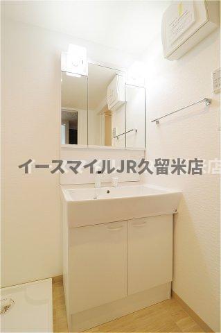 洗面設備　独立洗面台あり、毎朝おしゃれに忙しい女性の方におすすめです