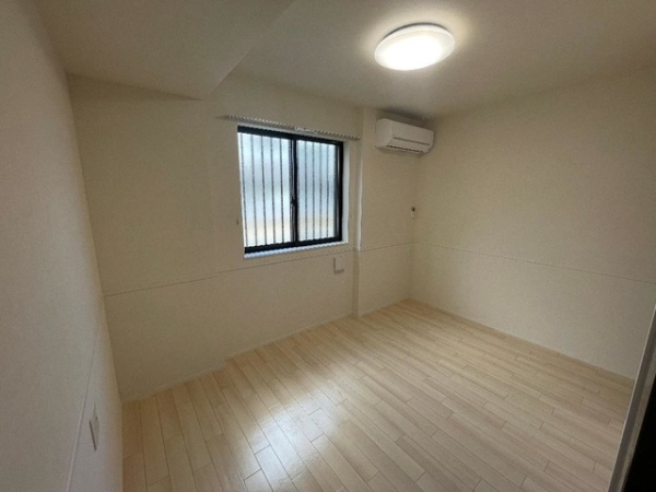 その他部屋・スペース　白色系のお部屋で清潔なイメージ。家具選びが楽しめます。