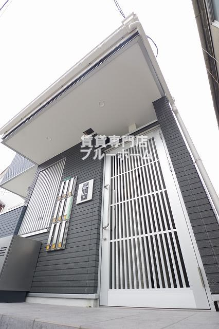 建物外観　３階建ての綺麗な外観です！