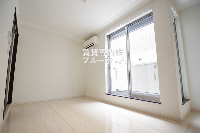 居室・リビング　7.1帖の広い洋室です！