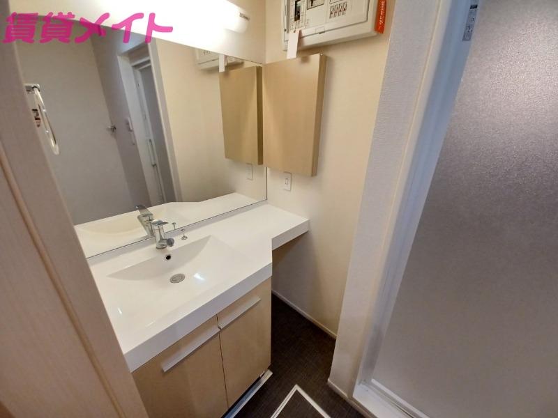 洗面設備　同型参考写真