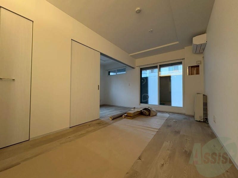 居室・リビング　エアコン付きで快適なリビングになっております！