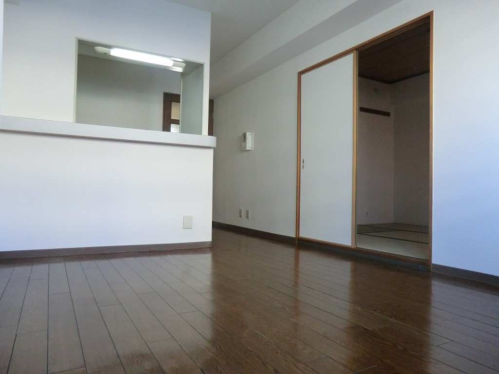 居室・リビング　東向きのリビングで日当り良好です☆