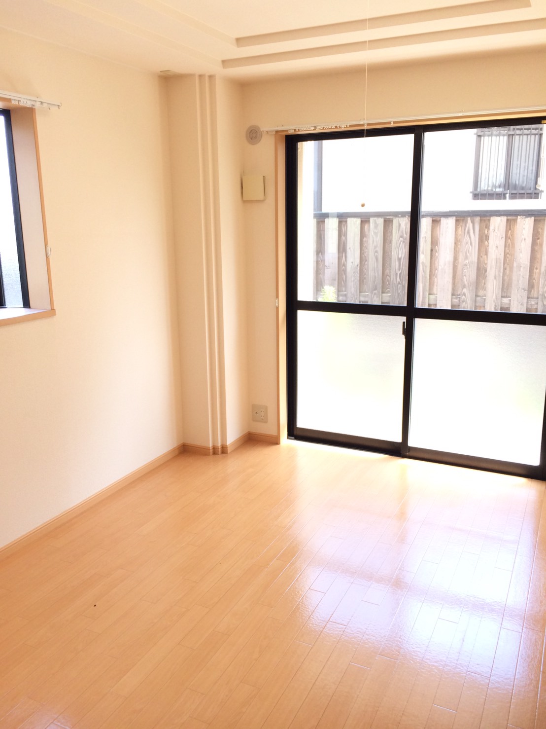 居室・リビング　同物件・別部屋の写真です