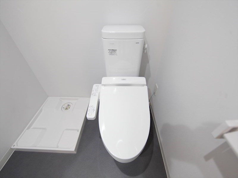 トイレ　温水洗浄暖房便座付トイレ　同仕様写真
