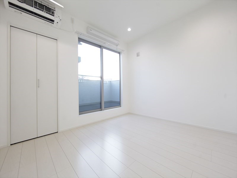 バルコニー　洋室6.3帖　エアコン完備　バルコニー　同仕様写真