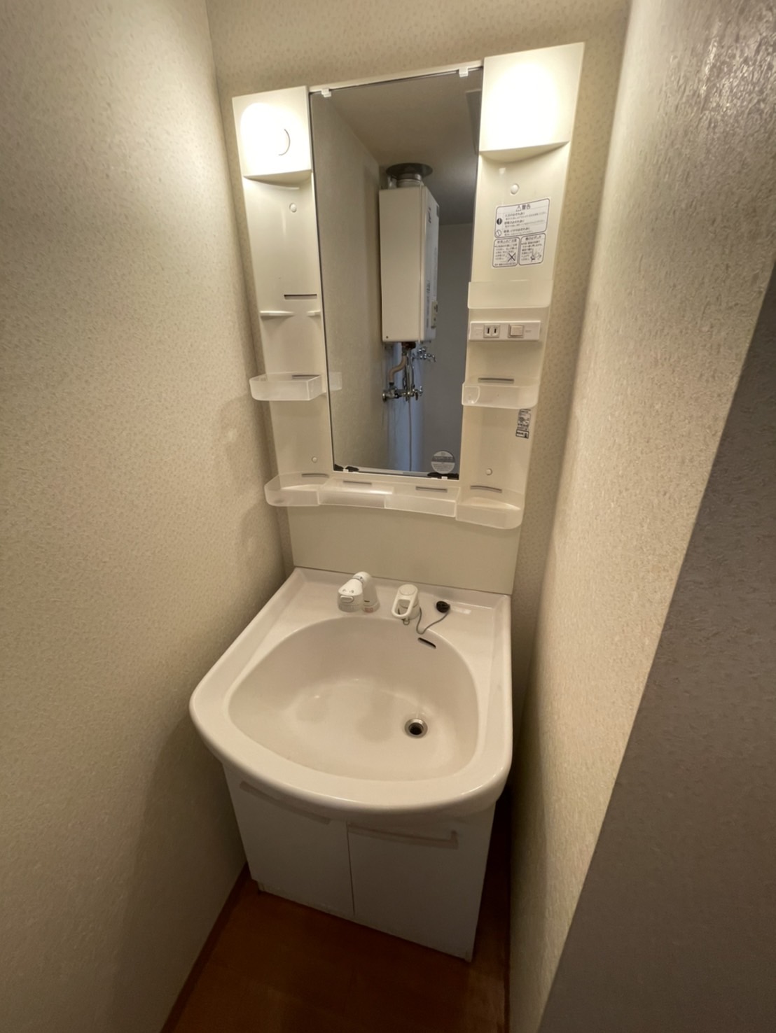 洗面設備　他号室のお写真です。参考にご覧ください。