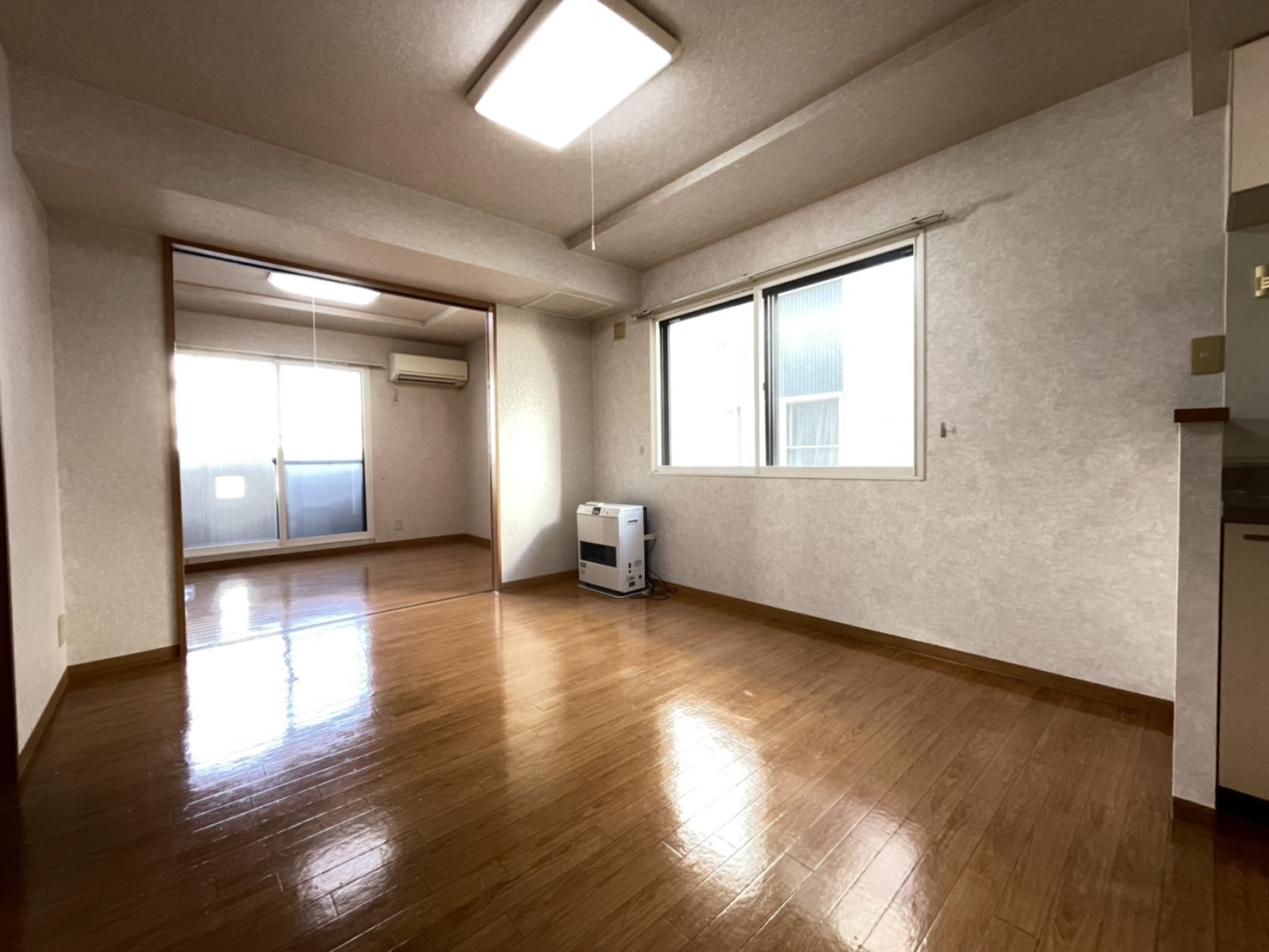 居室・リビング　他号室のお写真です。参考にご覧ください。