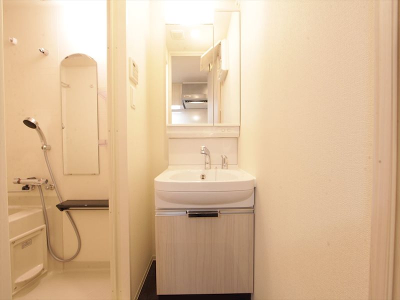 洗面設備　脱衣所　独立洗面台（シャンプードレッサー付）