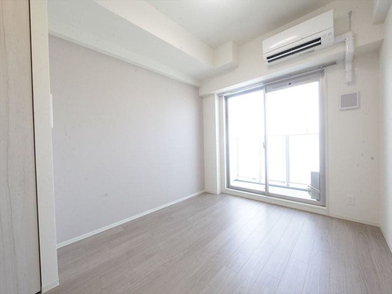 バルコニー　洋室6.0帖　エアコン完備　バルコニーに面しています