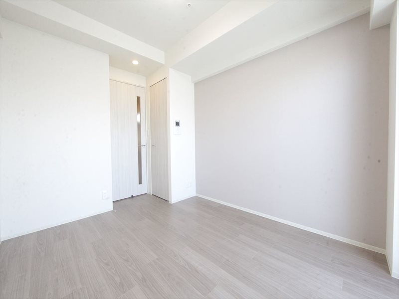 居室・リビング　洋室6.0帖　エアコン完備　バルコニーに面しています