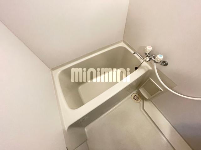 バス・シャワールーム　ゆったりとした浴槽