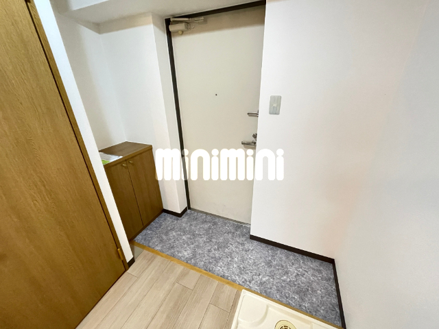 玄関　下駄箱あります