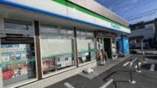 コンビニ　ファミリーマート市川福栄店（コンビニ）まで992m