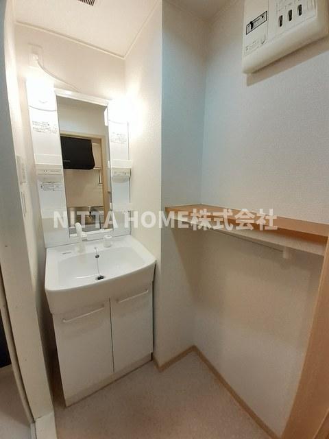 洗面設備　シャワー付きの洗面台朝の準備も楽々★